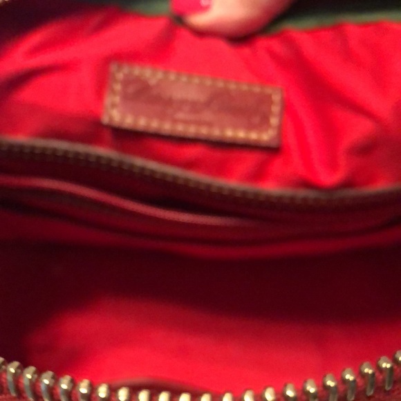 Dooney & Burke beautiful handbag. - Picture 3 of 5